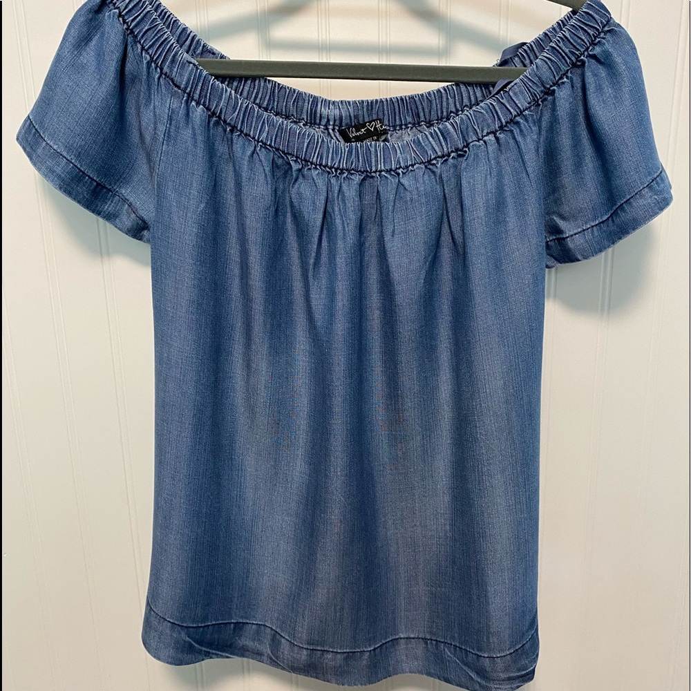 Velvet Heart Short sleeve jean color top. Size L.